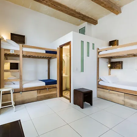 Two Pillows Boutique Hostel-2