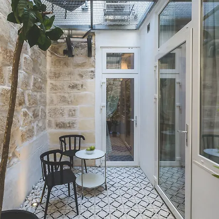Two Pillows Boutique Hostel-2